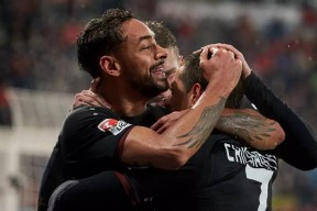 里尔训练开放日；今晨迎来里程碑引欢呼；德甲在即；心理建设被强调的简单介绍-英雄联盟S15